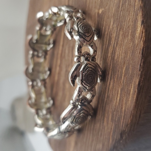 Whimsical sea turtle bracelet B2034‎ - Picture 1 of 4